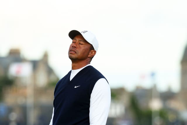 <p>Tiger Woods reacts to a missed putt</p>