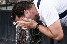 UK weather – live: Schools set for closure on Monday as Brits brace for blistering heat