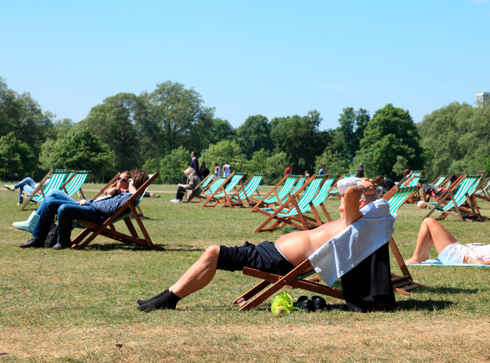 Britons can finally expect a stretch of sunny warm weather next week, with the Met Office forecasting above average temperatures and “very warm” days