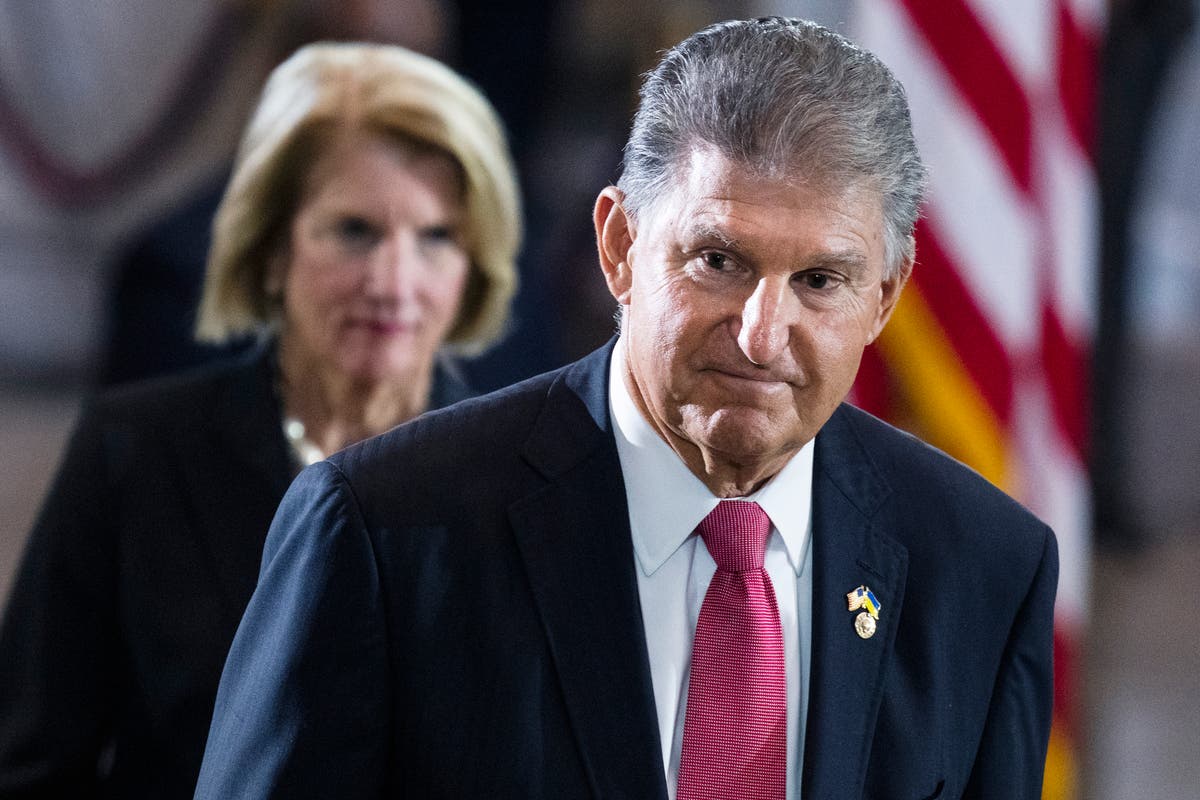 Manchin wants Dems to pause budget bill, risking its fate