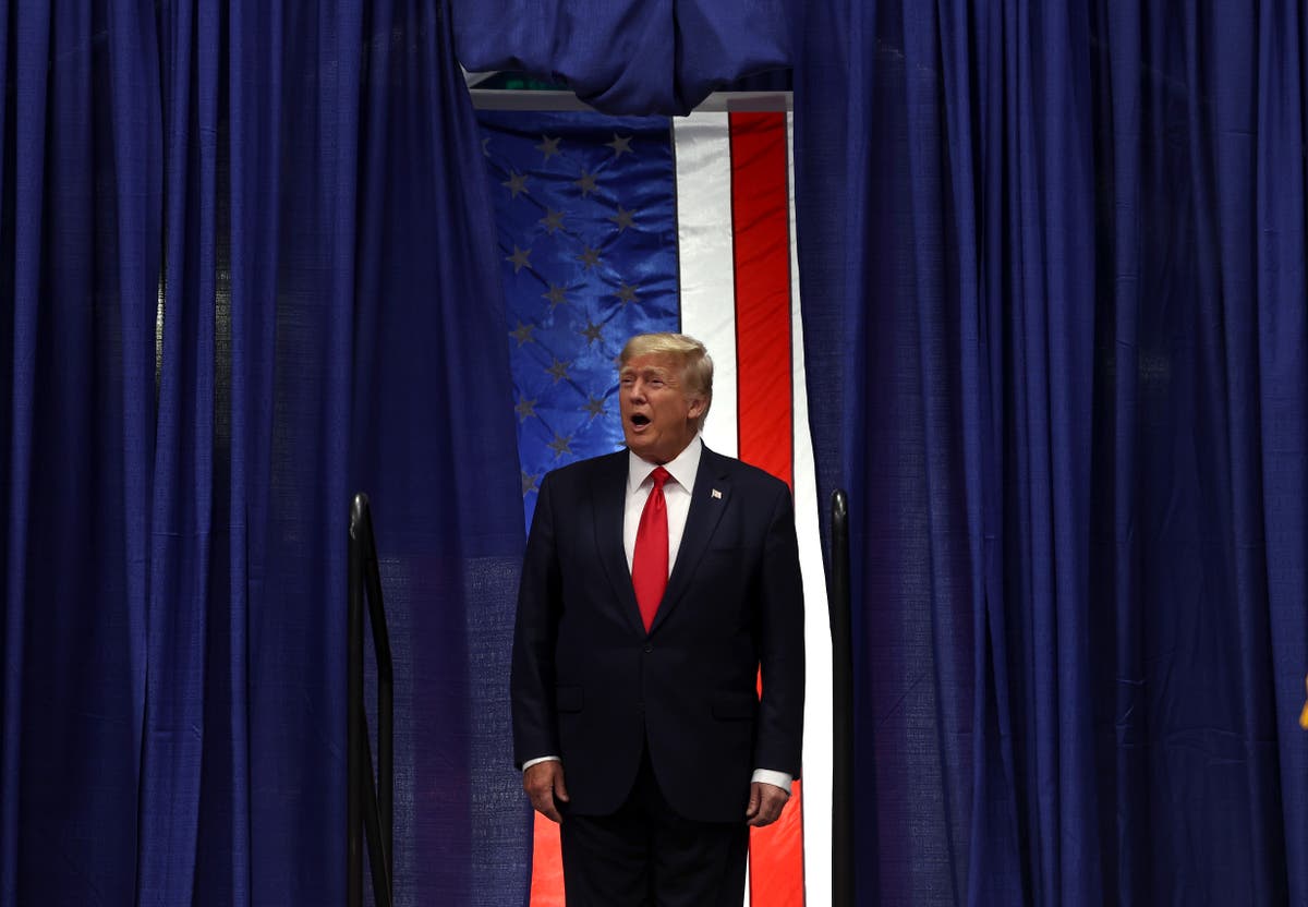 Georgia prosecutor sends &lsquo;target&rsquo; letter to Republican Trump allies