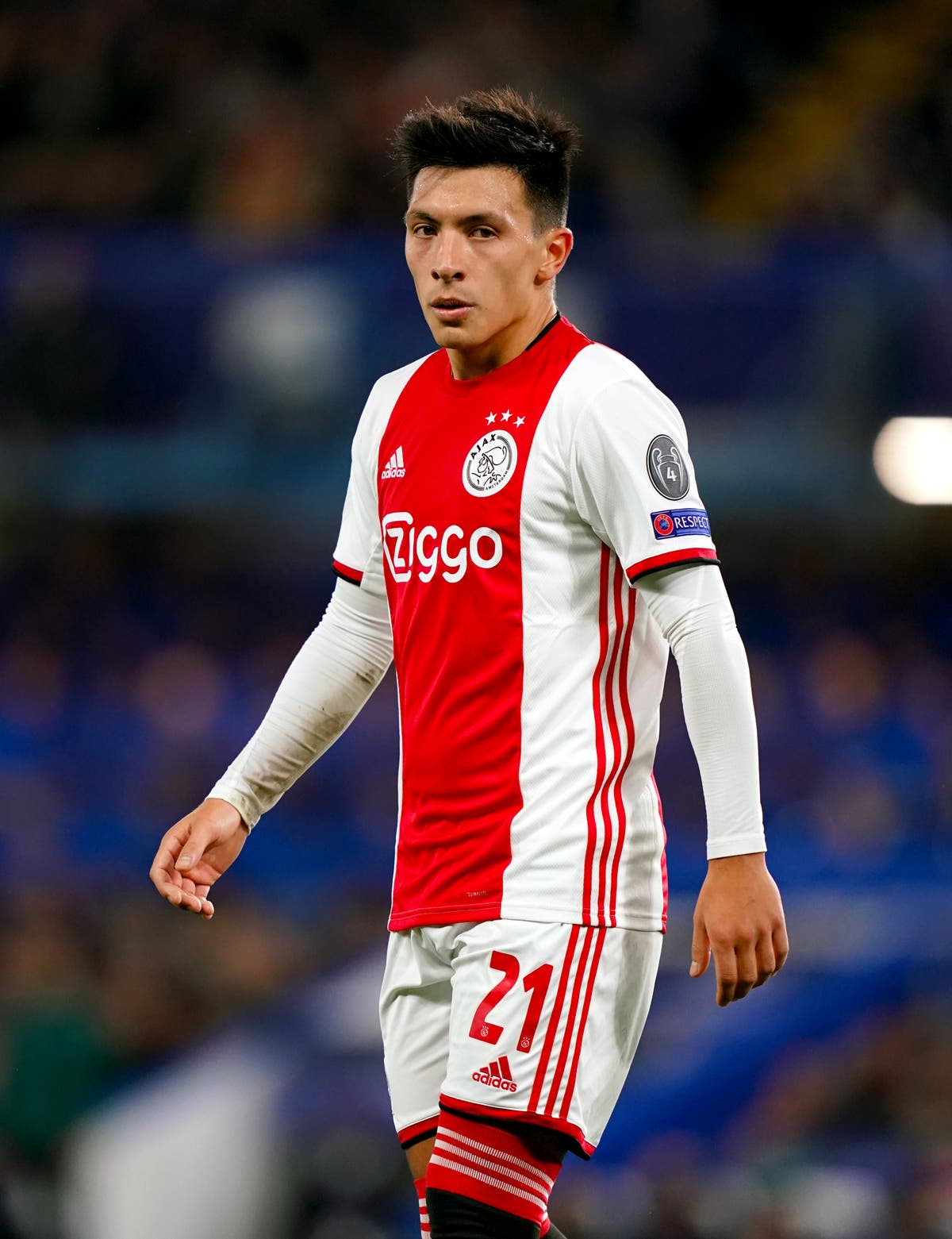 Ajax&rsquo;s Lisandro Martinez in England to finalise his move to Manchester United