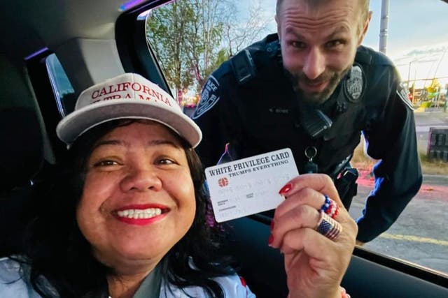 <p>Mimi Israelah shared a selfie with the police officer, and holding her ‘white privilege card’  </p>