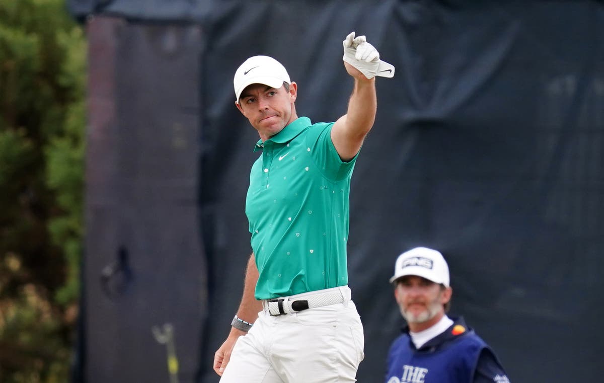 Rory McIlroy roars into share of Open lead at St Andrews The Independent