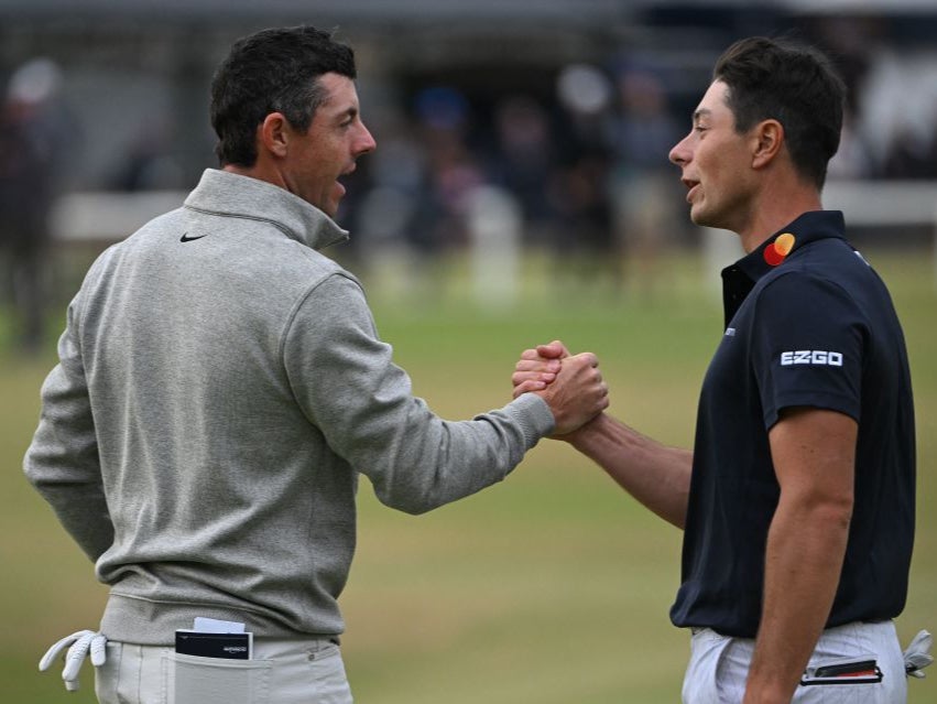 Rory McIlroy and Viktor Hovland shake hands at the end of the third round