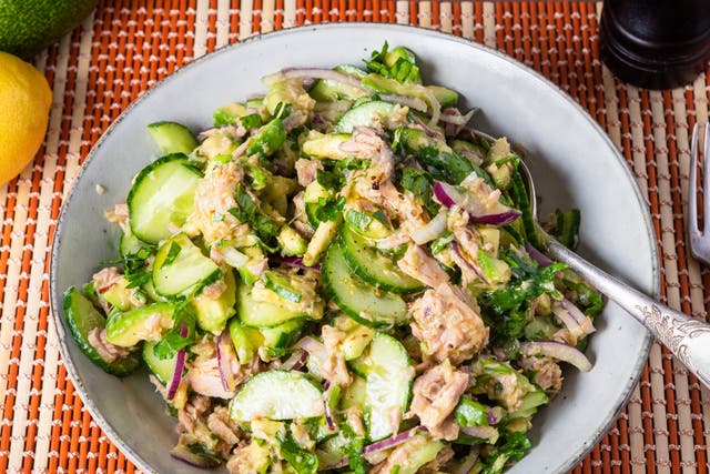 <p>A no-cook tuna salad with chopped greens</p>
