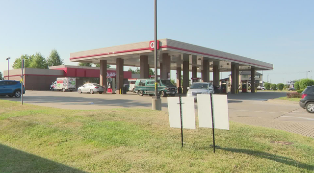 <p>Un cliente disparó y mató a un sospechoso de robo armado en una tienda Quik Trip en St Charles, Missouri durante el fin de semana</p>