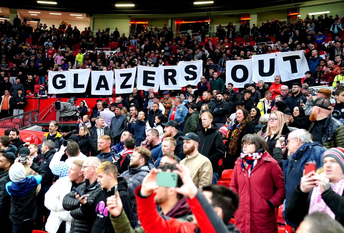 Ex-director Michael Knighton to launch ‘hostile bid’ to buy Manchester United from Glazers