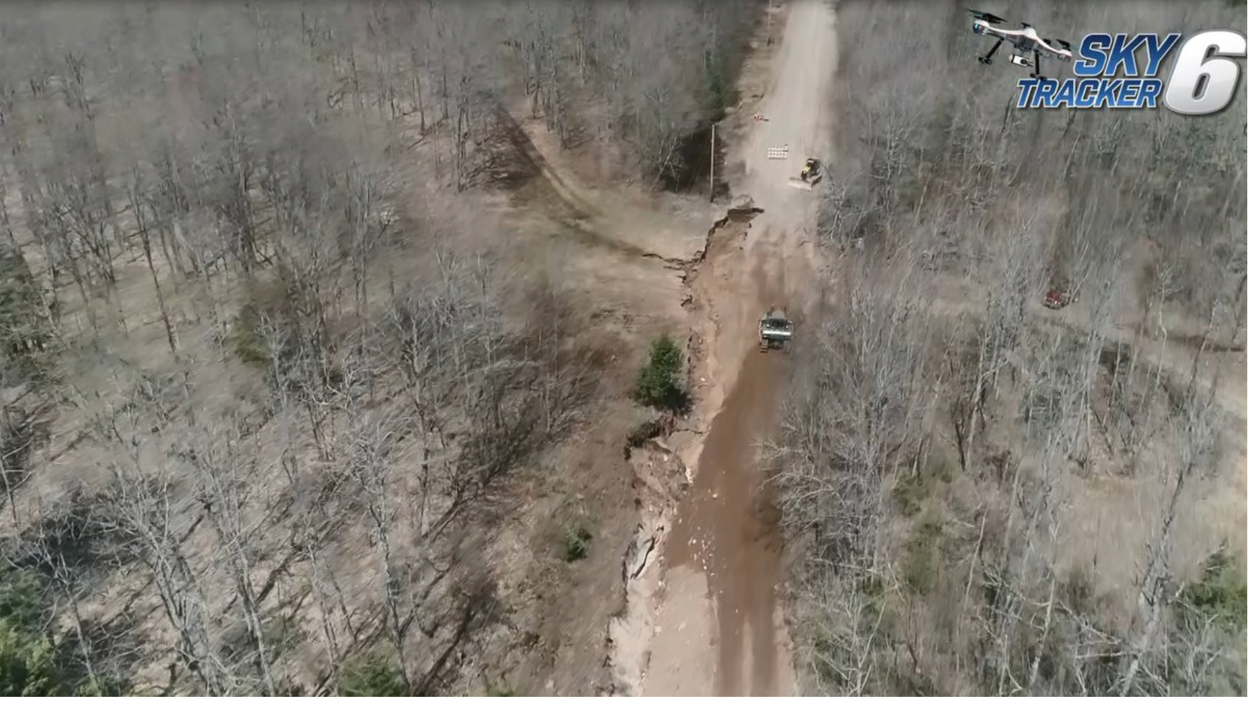 Carreteras arrasadas por las inundaciones de mayo en el condado de Marquette, Michigan