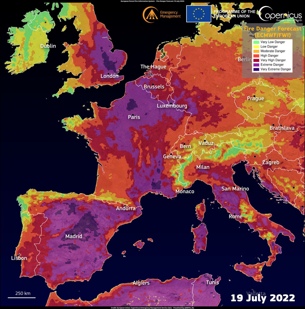 ‘Very extreme danger of wildfires in UK’ as temperatures set to top 40C