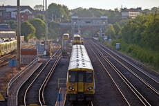 Shapps admits rail network cannot cope with extreme heat as track hits 62C