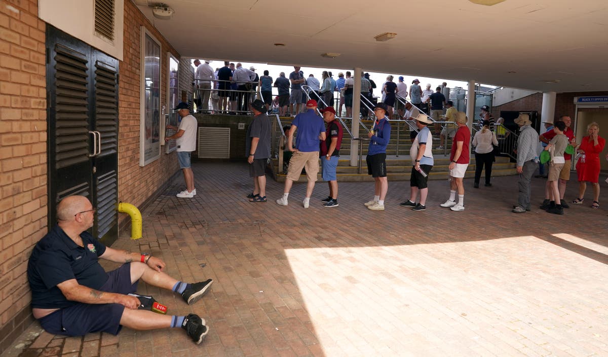 Cricket fans feel the heat as England stars struggle under the sun