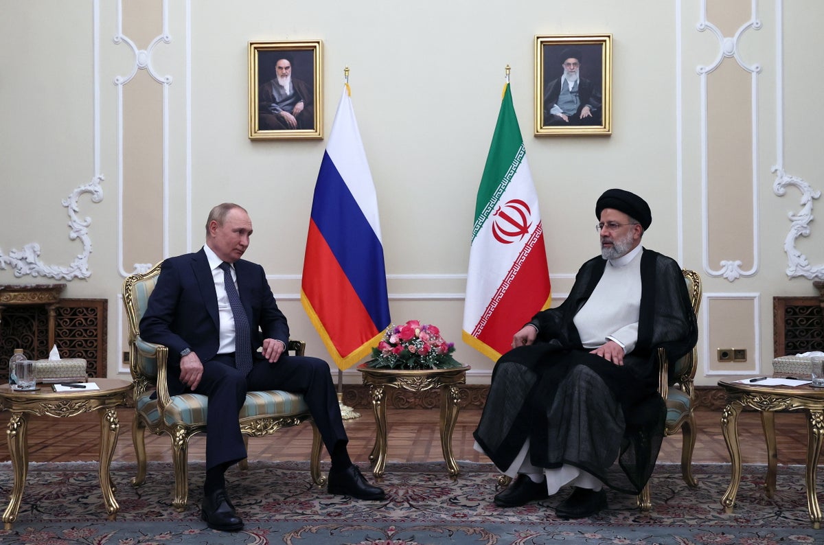 Rusya Devlet Başkanı Vladimir Putin, İran ve Türkiye ile görüşmek üzere Tahran'a geldi.