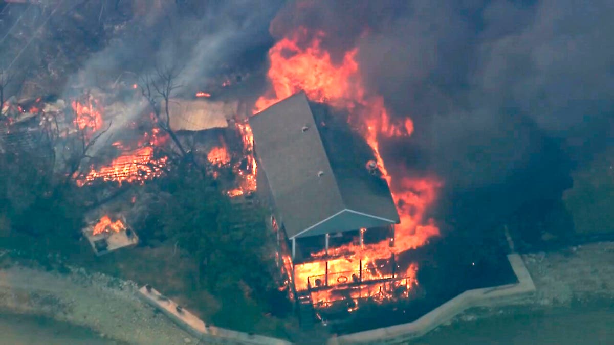 Evacuation order lifted as Texas wildfires burn amid heat