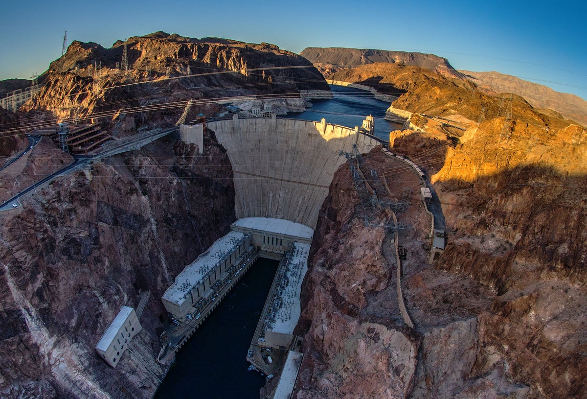 Hoover Barajı'nın rolü nedir ve nerededir?