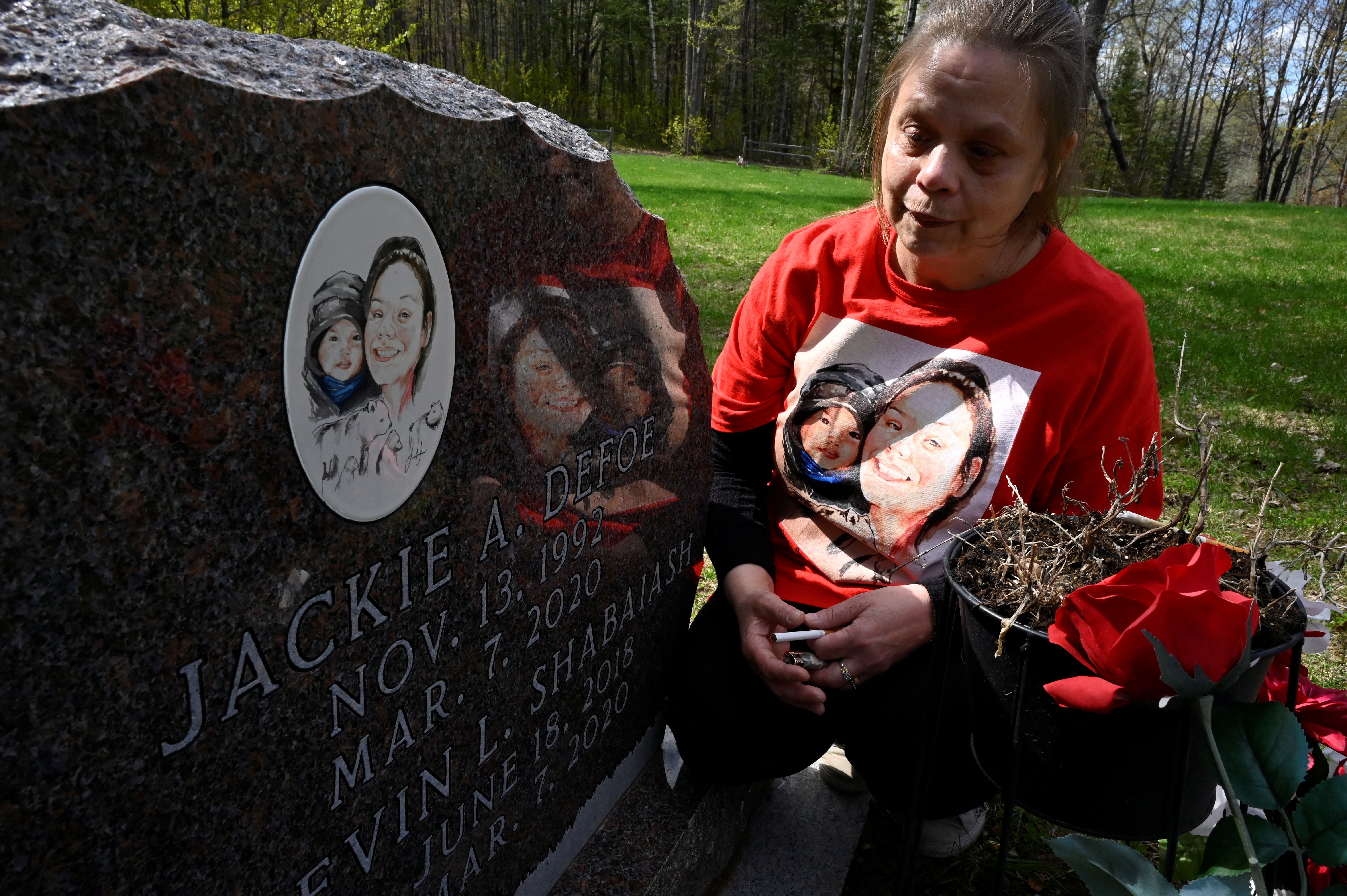 Suomi visits the grave of her daughter and grandson a day before the trial of Sheldon Thompson