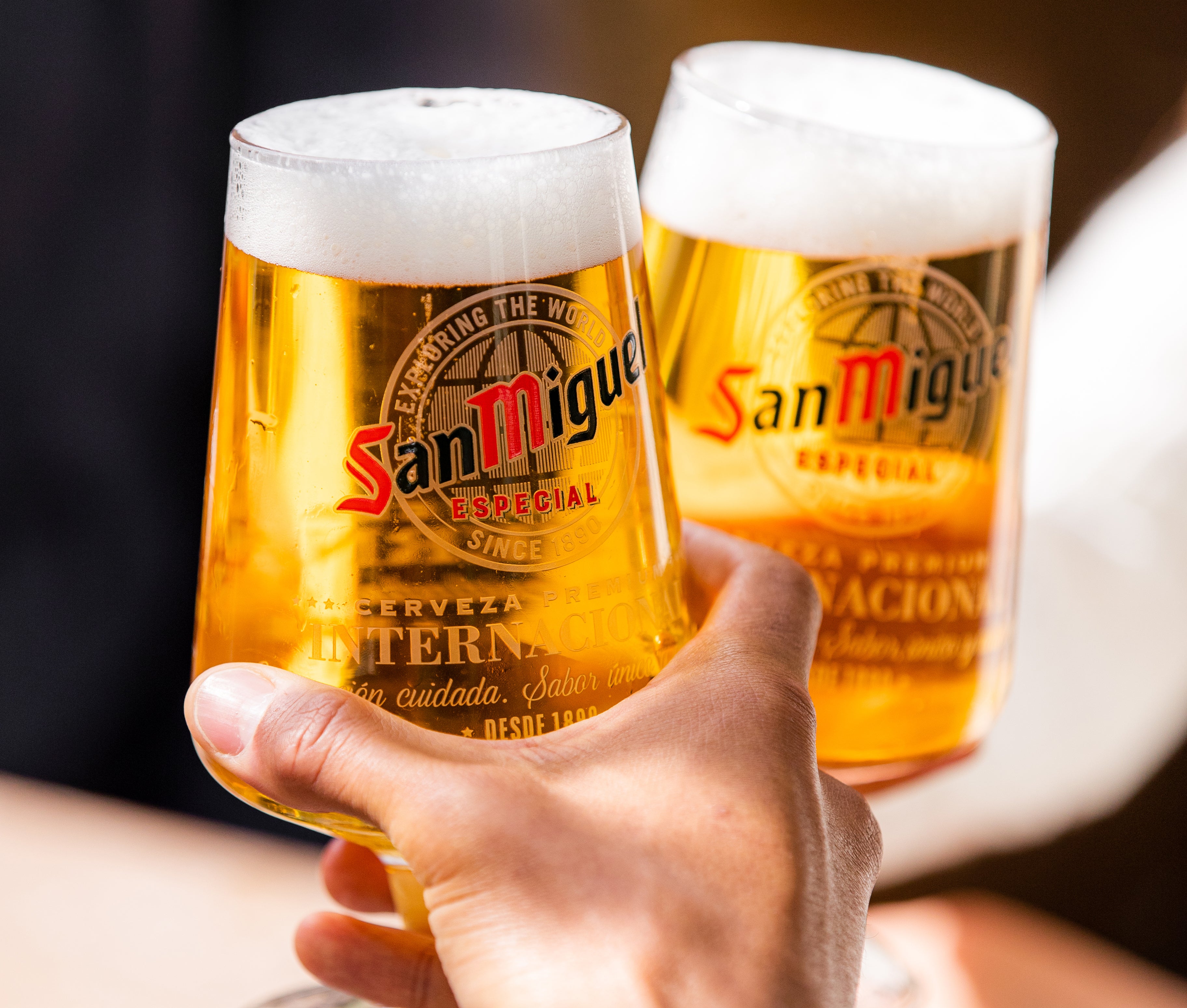 Showcasing spectacular beach views out to the Atlantic rollers, this is an excellent spot for a pint on the promenade