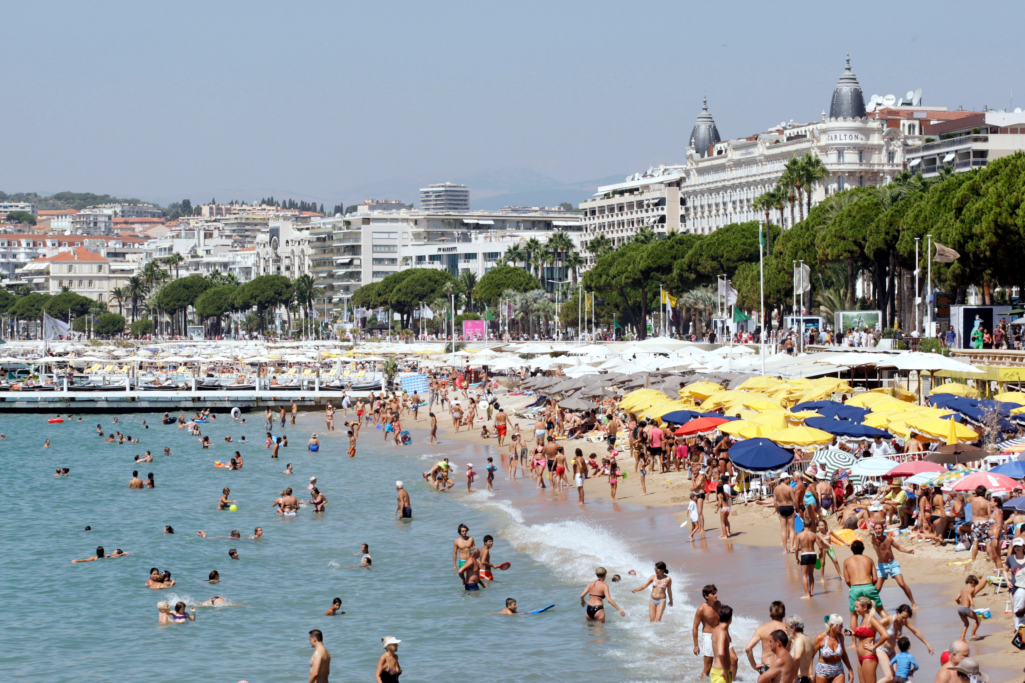 A stroll around Pointe Croisette makes an excellent coastal warm-up walk