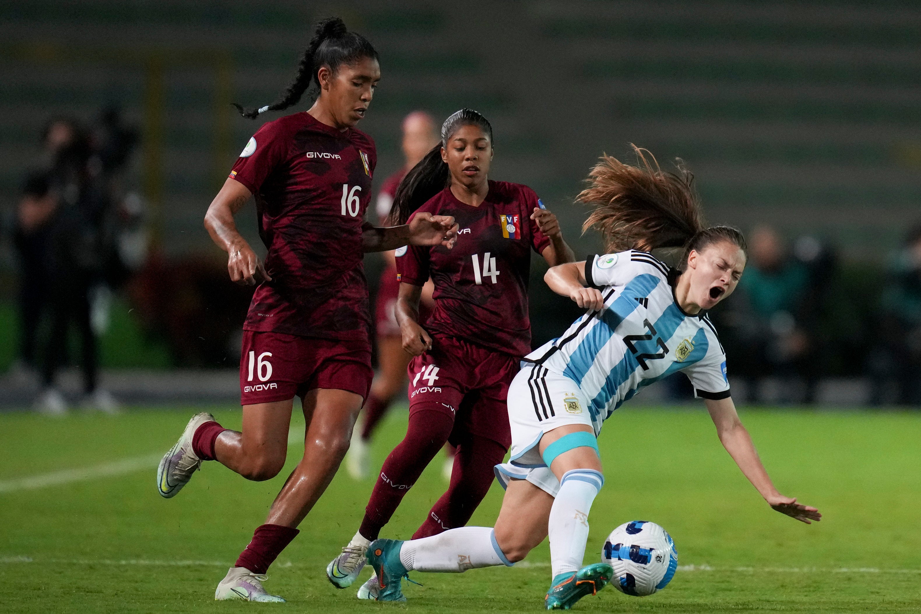 Argentina Gana 1-0 A Venezuela Y Es Segunda Del Grupo B | Independent ...