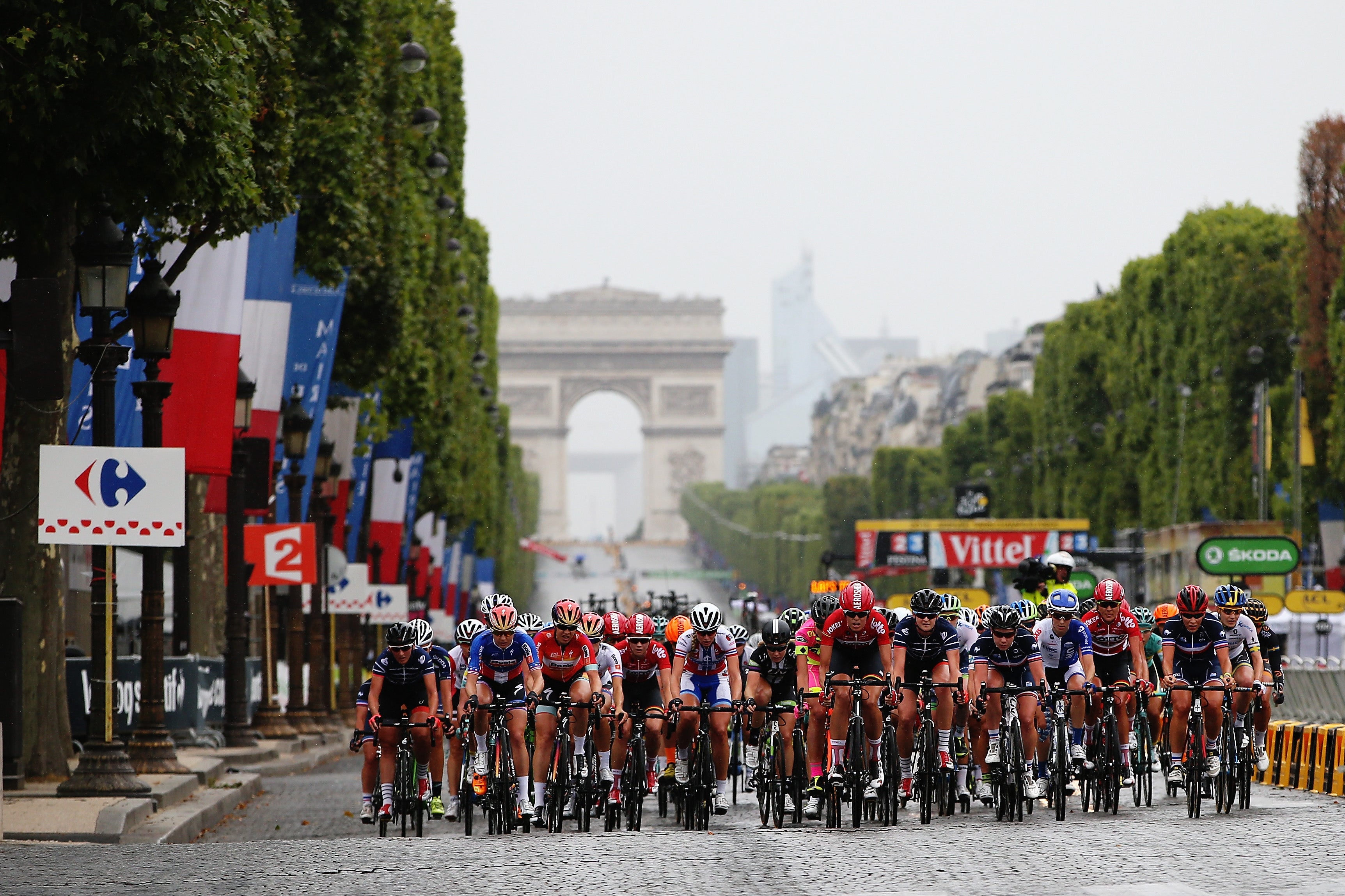 La Course riding up the Champs-Elysees in 2015