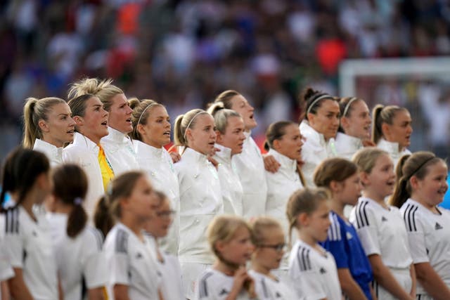 Keira Walsh, second from right, has ‘a special feeling’ at Euro 2022 when singing the national anthem (John Walton/PA)