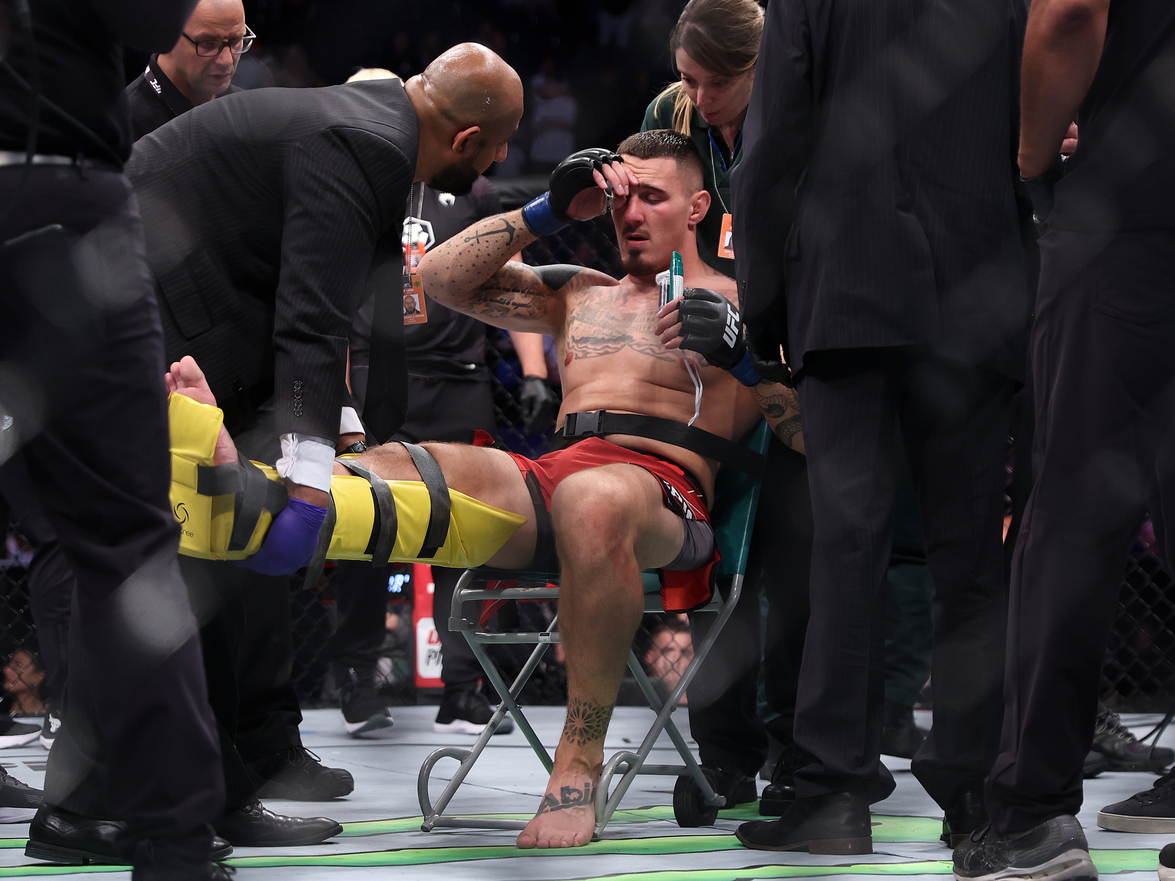 Tom Aspinall injured his knee just 15 seconds into the main event
