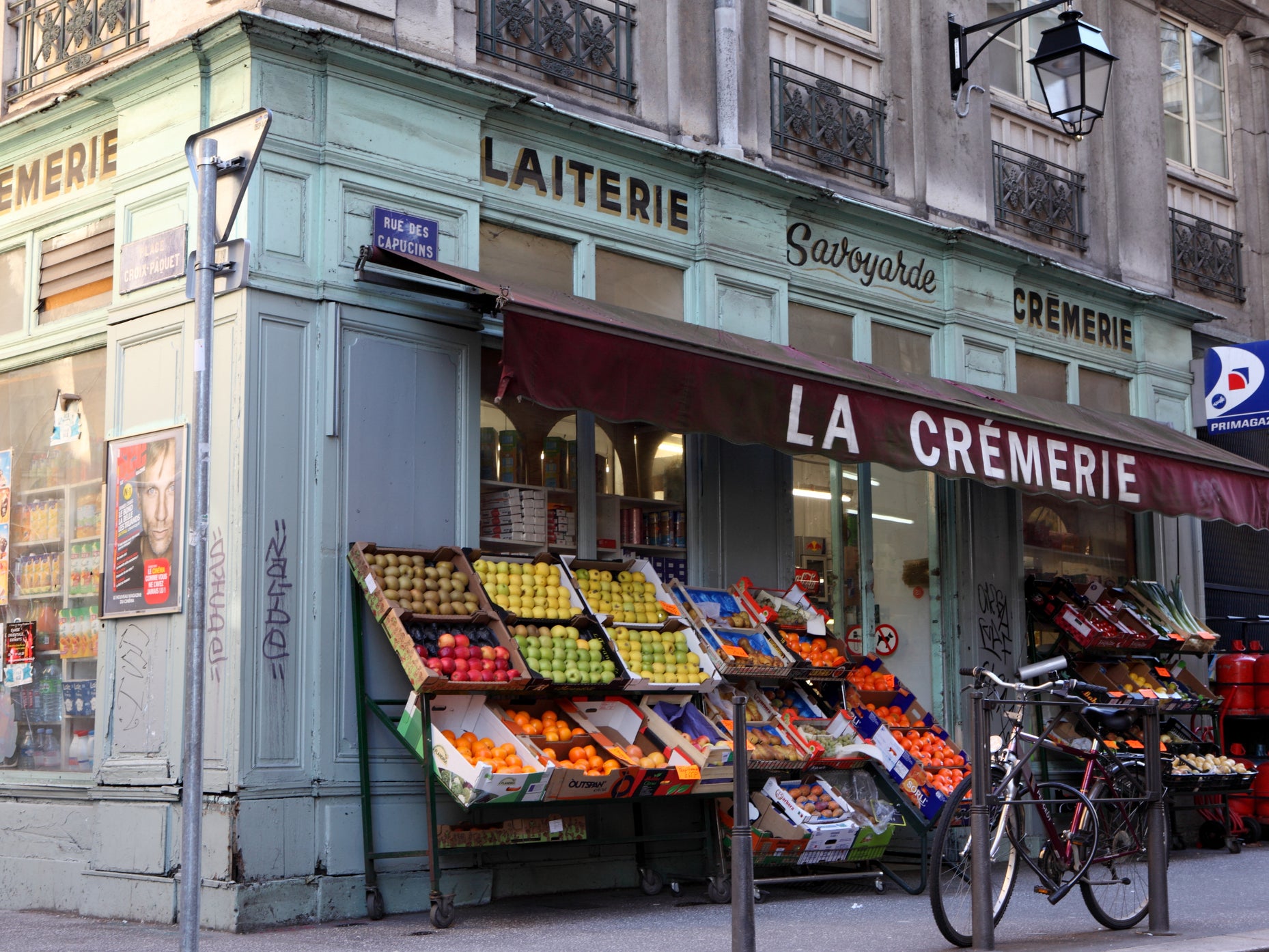 French shops running air conditioning in summer or heating in winter must close their doors to improve energy efficiency