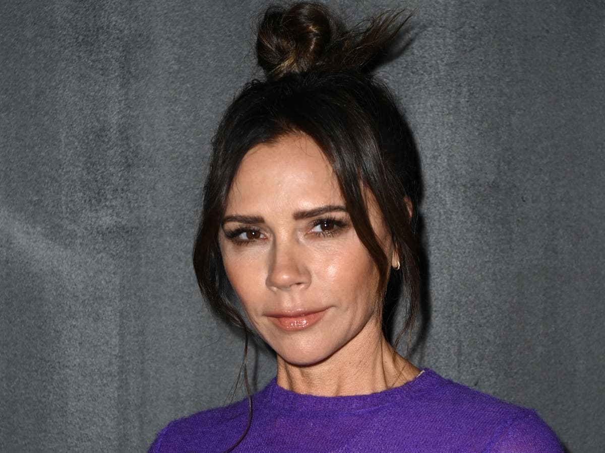 Victoria Beckham performs iconic Spice Girls song at karaoke night in ...