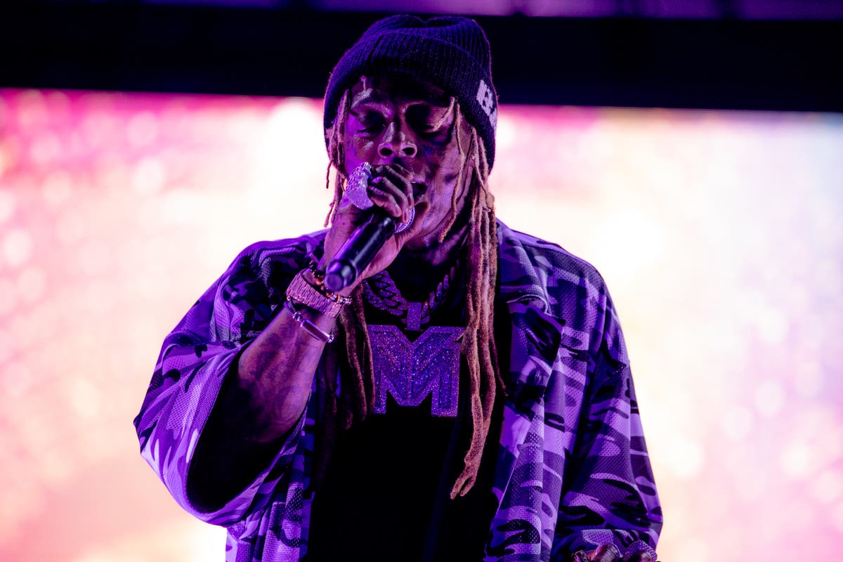 Lil Wayne mourns death of Louisiana police officer who &lsquo;refused to let him die&rsquo;