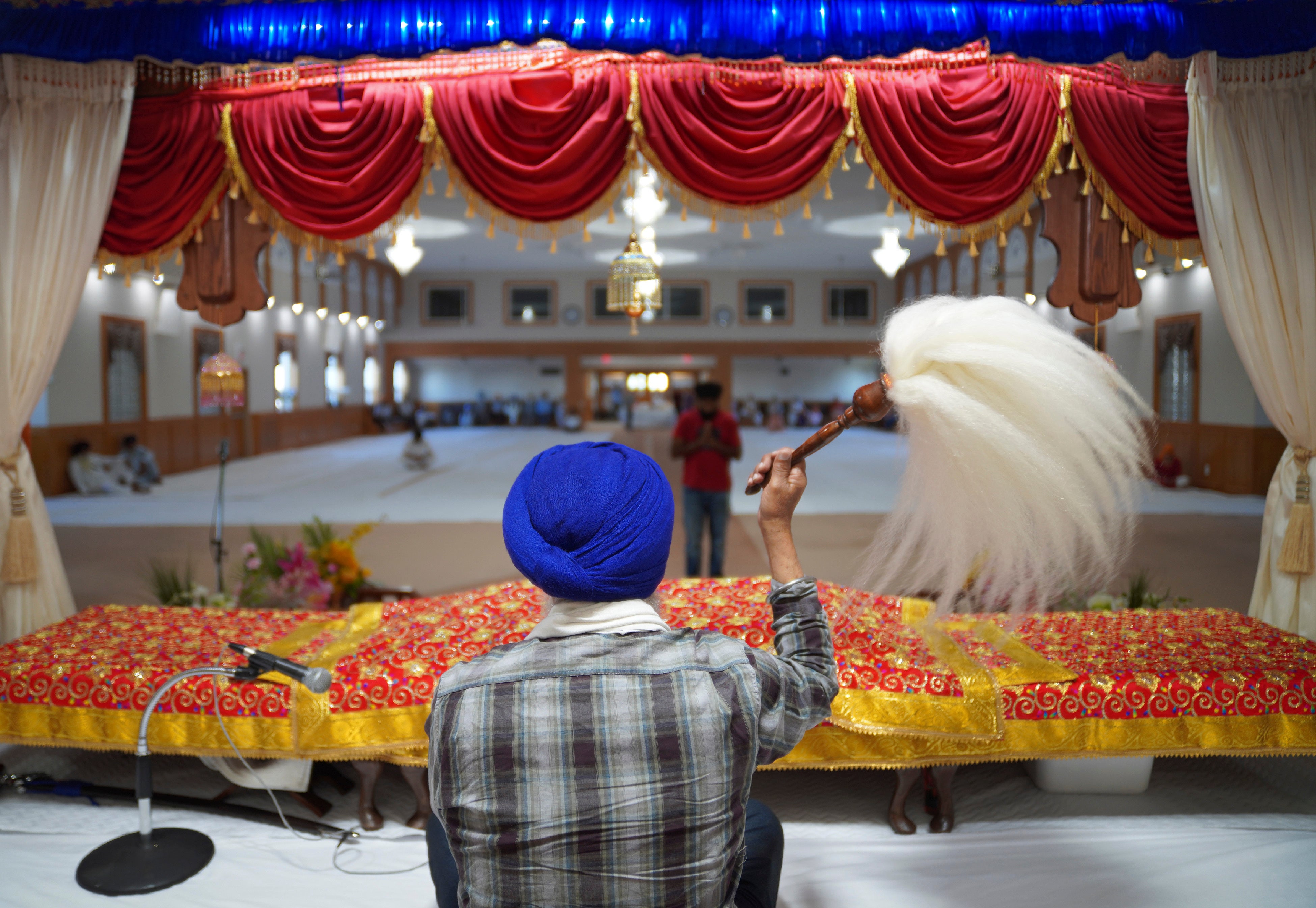 Representational photo: A man waves the Chaur Sahib, paying respect to the sacred scripture, during evening prayer at Gurdwara Millwoods, a Sikh house of worship, in Edmonton, Alberta, Canada on 20 July 2022