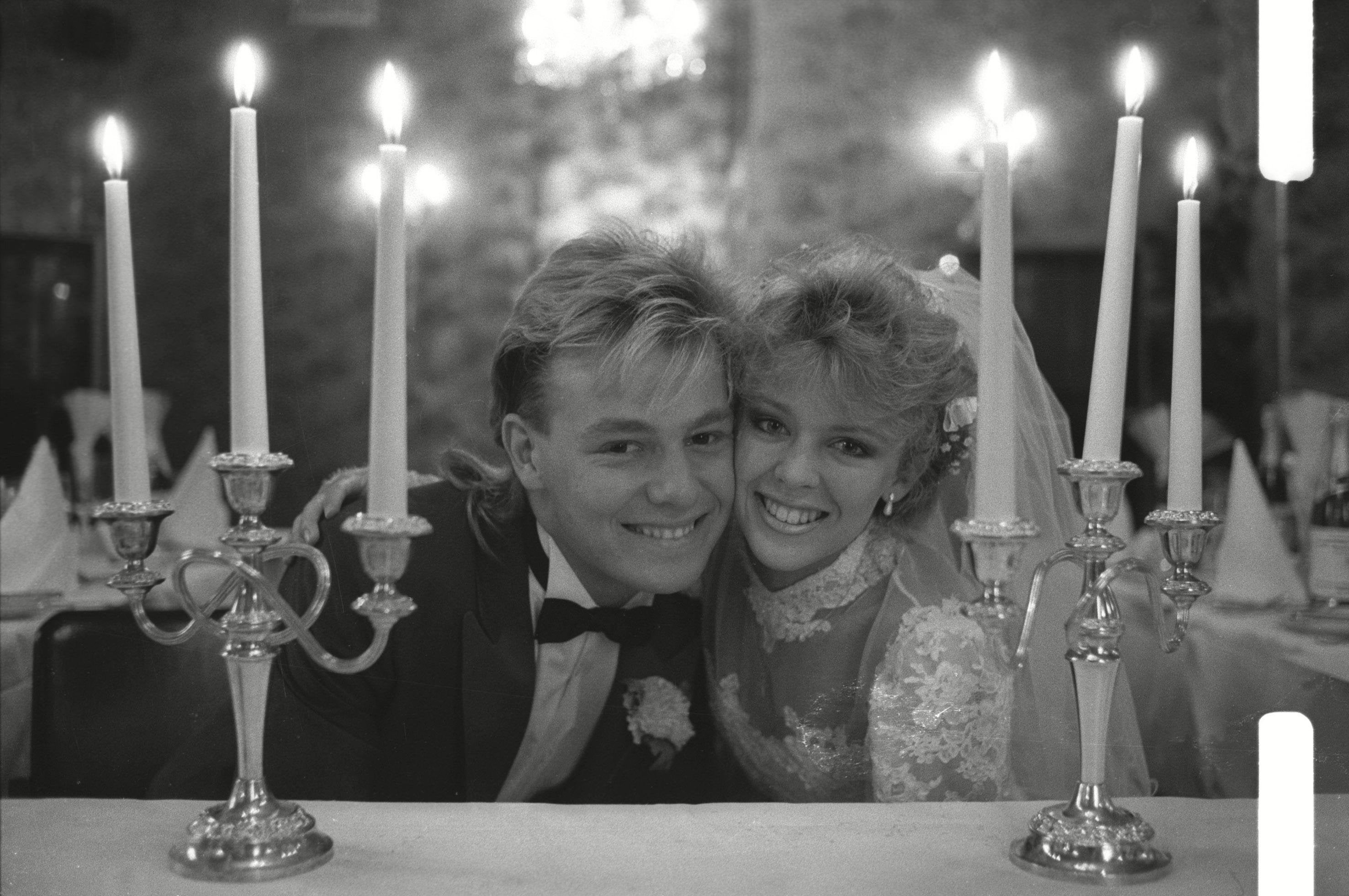 The original Ross & Rachel: Jason Donovan and Kylie Minogue on the set of ‘Neighbours’ in 1987