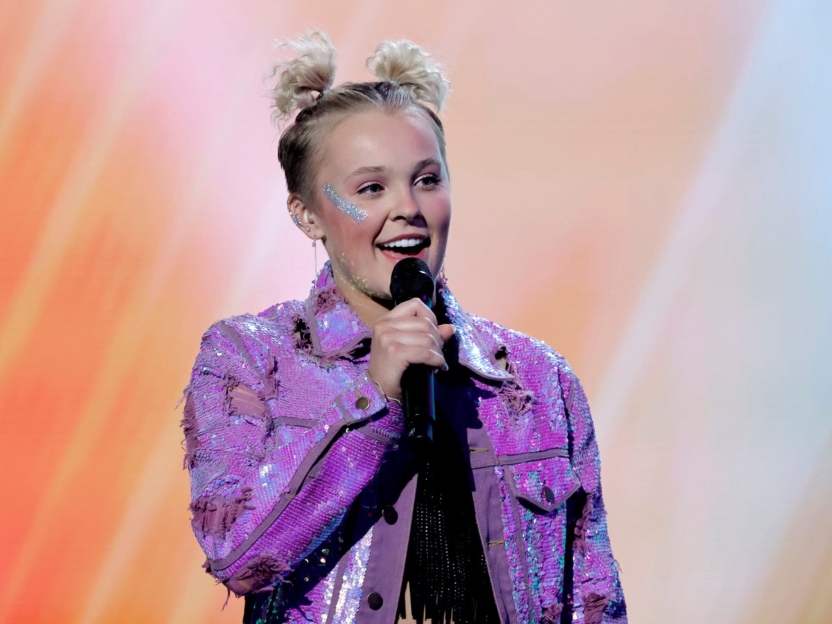 1200px x 900px - JoJo Siwa sparks criticism after saying she doesn't 'like the word' lesbian  | The Independent