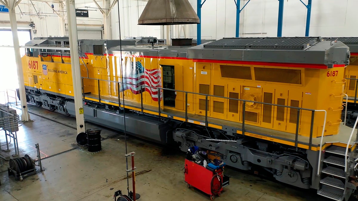 Union Pacific to spend $1B to upgrade 600 older locomotives