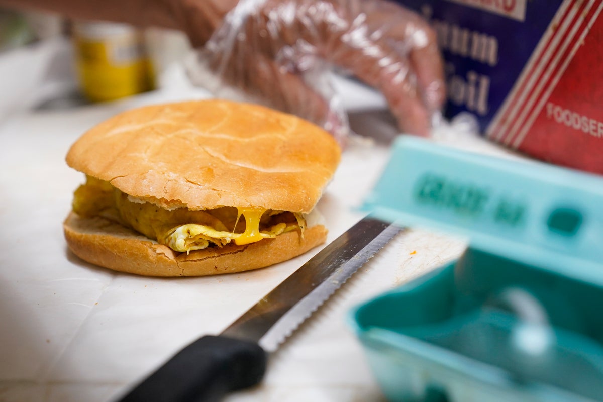 Inflation hits NYC's bodega favorite: Bacon, egg and cheese | The ...