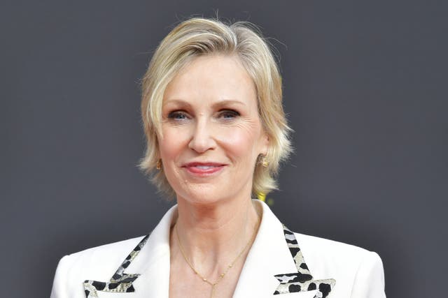 <p>Jane Lynch suggests women lower pitch when recording podcasts</p>