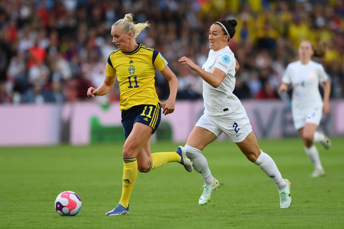 More problems for the Lionesses! Barcelona and England right-back Lucy  Bronze forced off with suspected knee injury against Chelsea