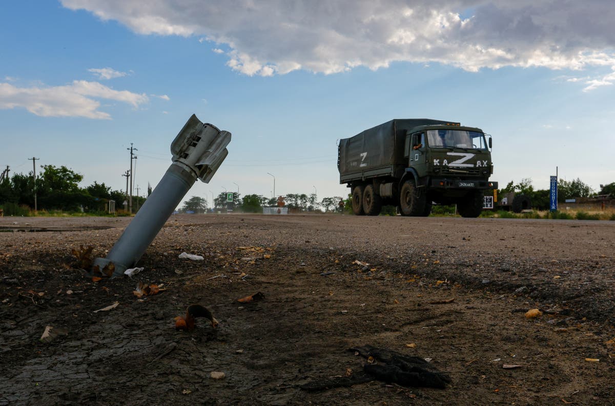 Kherson yang dikuasai Rusia ‘hampir terputus’ saat serangan balik Ukraina ‘mendapatkan momentum’