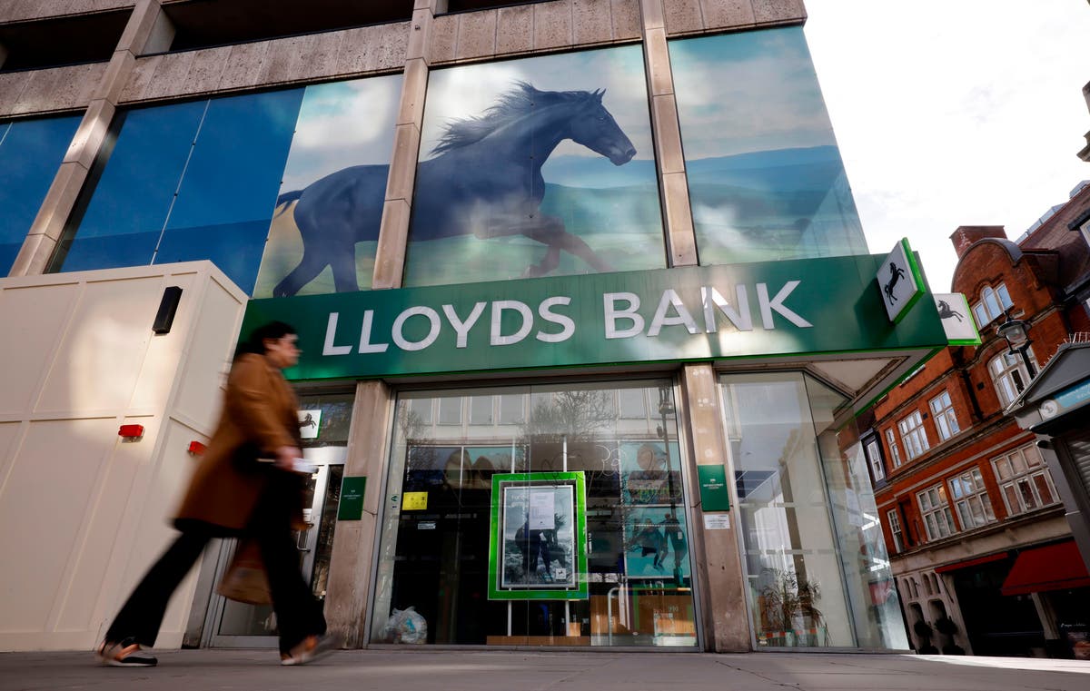 Lloyd Banks. Exes bank