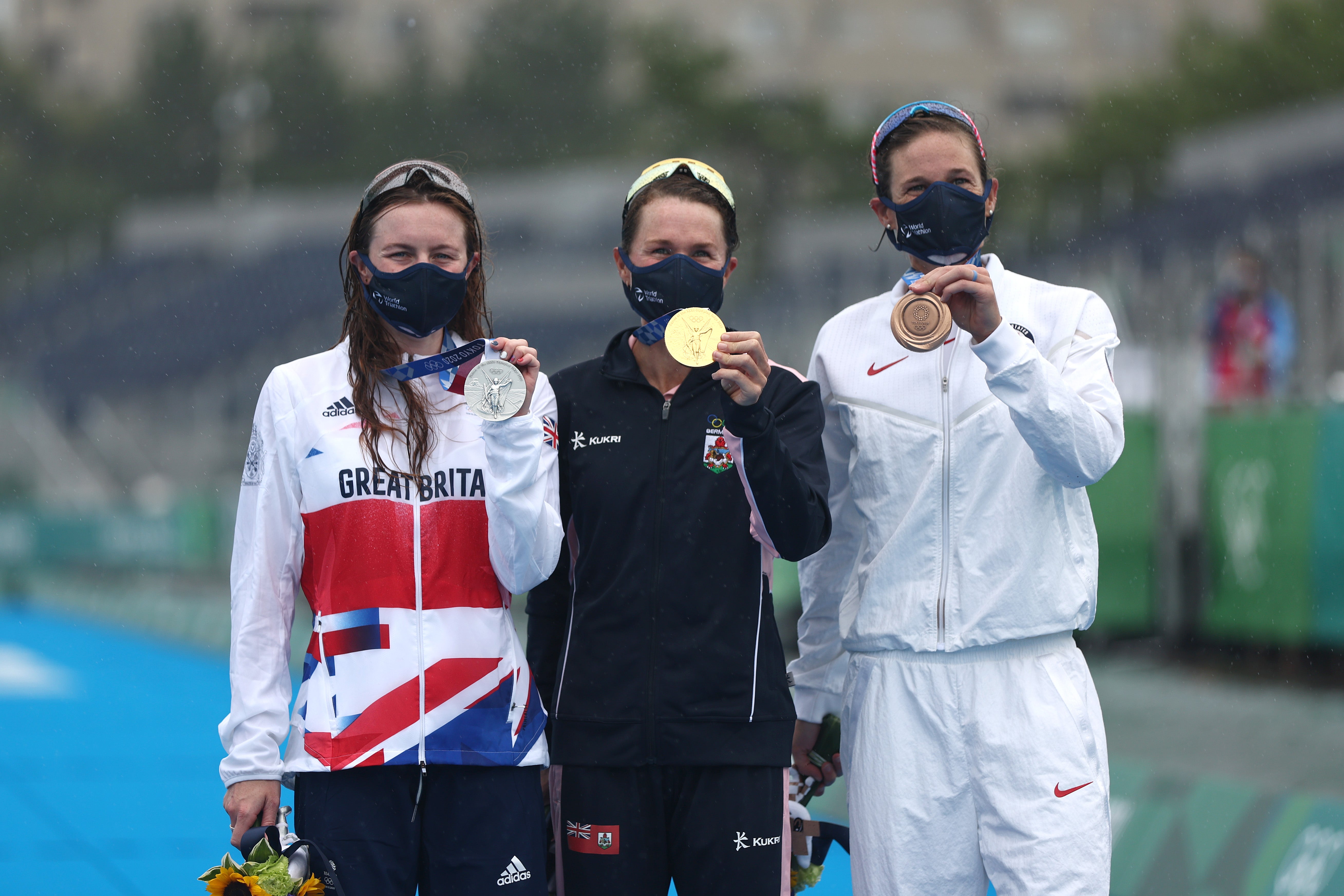 Flora Duffy won triathlon gold at Tokyo 2020 ahead of Georgia Taylor-Brown