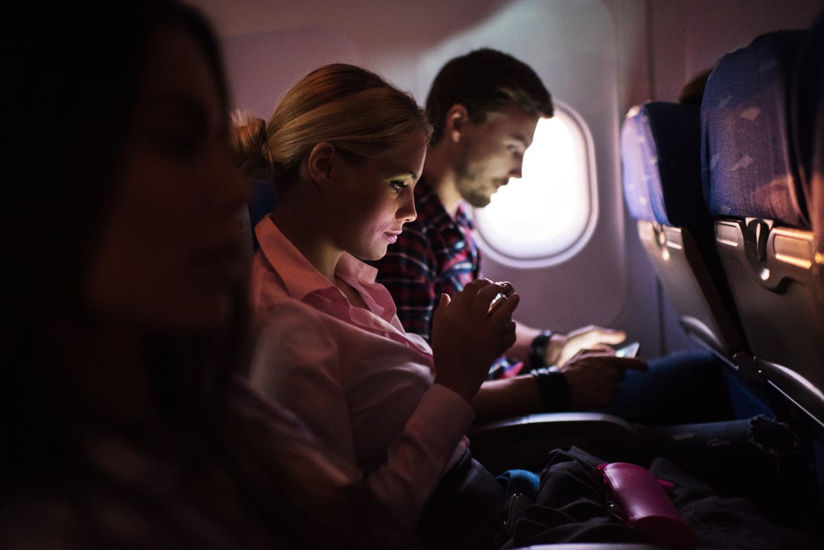 Man’s rant about woman ‘reeking of perfume’ on plane divides the internet
