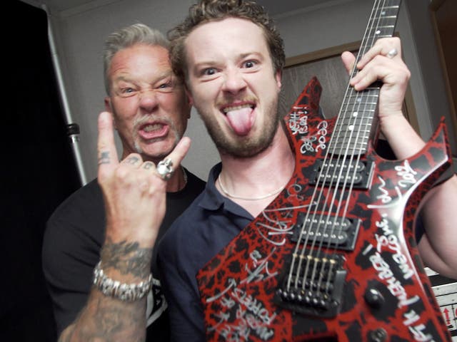 <p>Joseph Quinn with Metallica frontman James Hetfield</p>