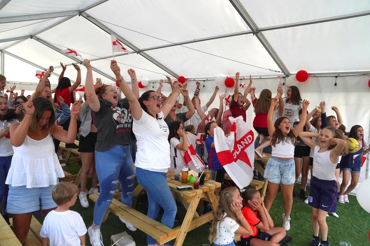 Young fans in Aylesbury celebrate success of former player Ellen White
