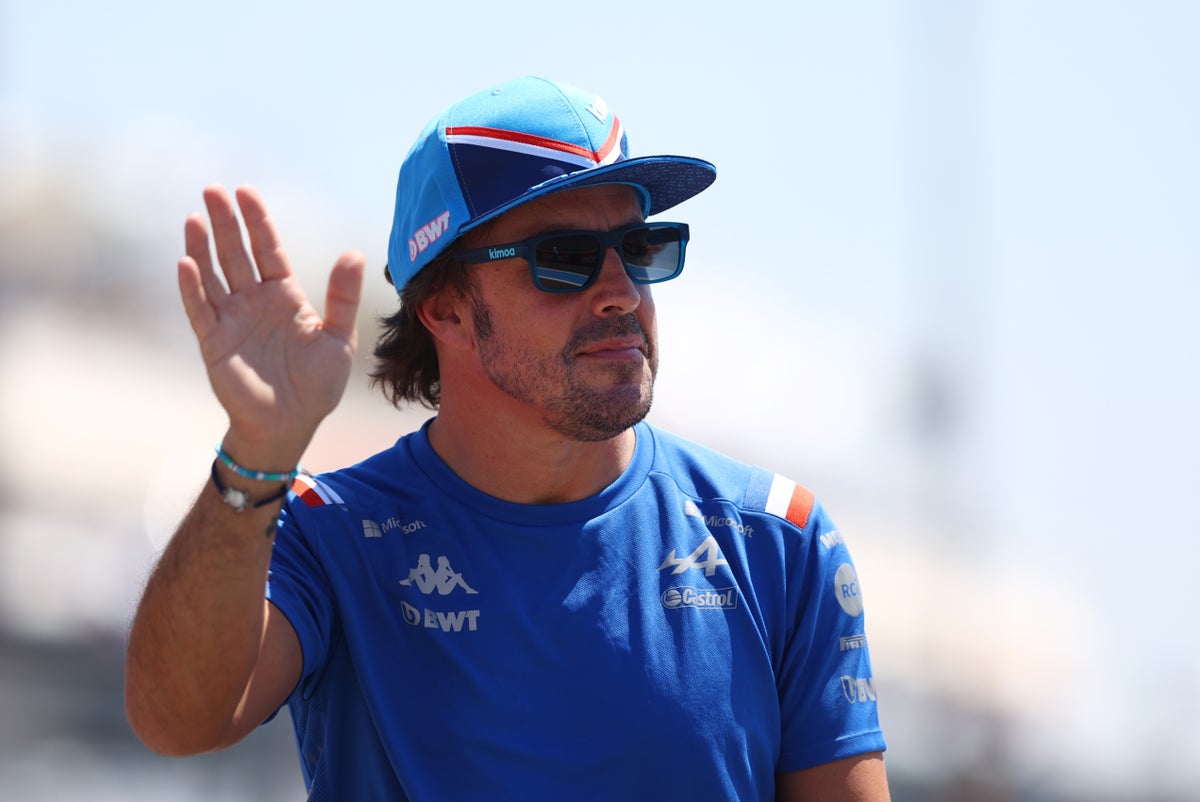 Fernando Alonso signs for Aston Martin as Spaniard replaces Sebastian Vettel for 2023