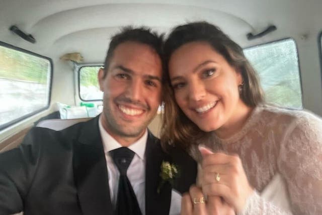 <p>Jeremy Parisi and Kelly Brook share a selfie after their wedding on Instagram</p>