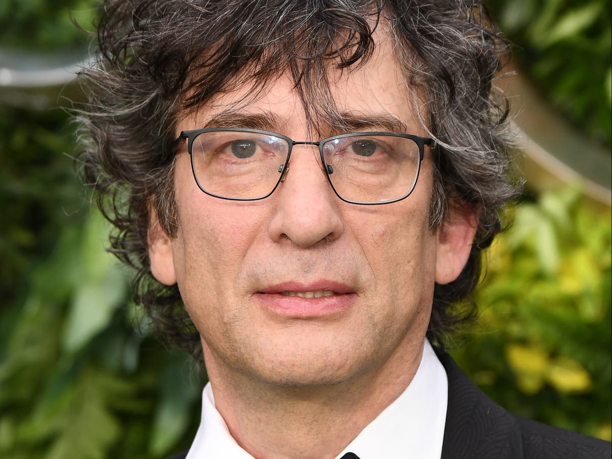 Neil Gaiman shares wish for disappointed fans who &lsquo;f*** up&rsquo; their meeting with him at book signings