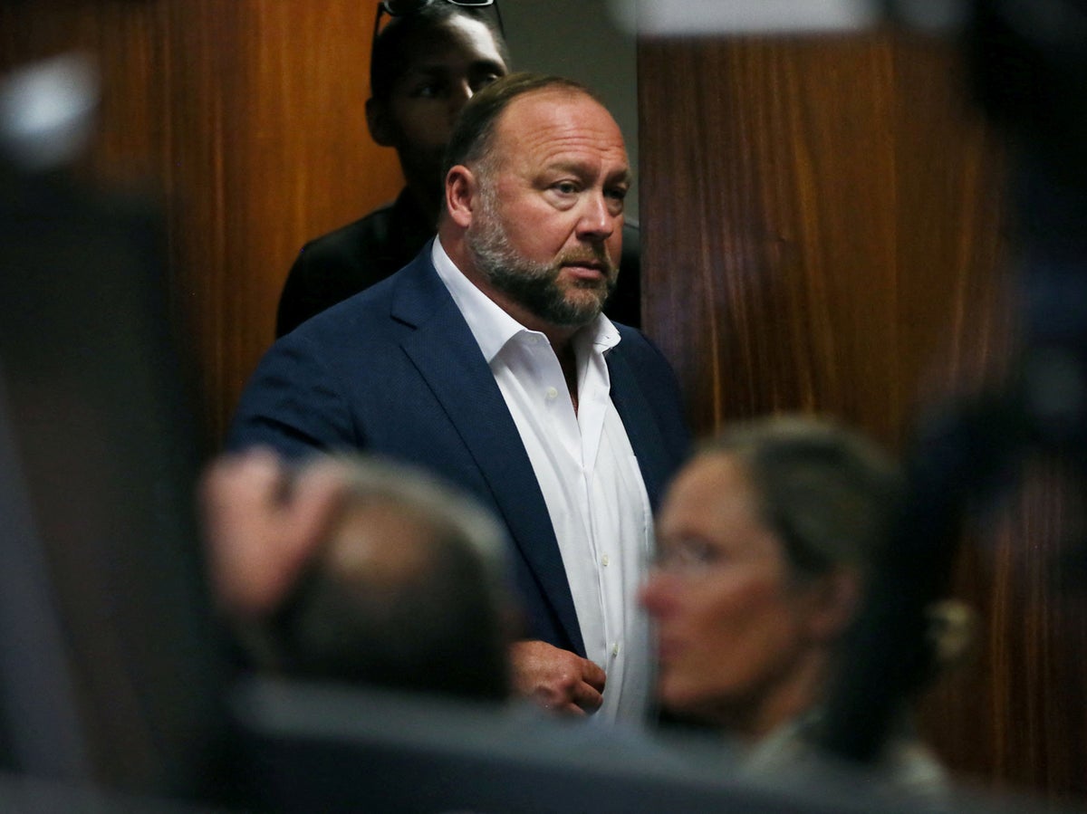 Alex Jones trial – live: Conspiracy theorist testifies in defamation case and apologises to Sandy Hook parents