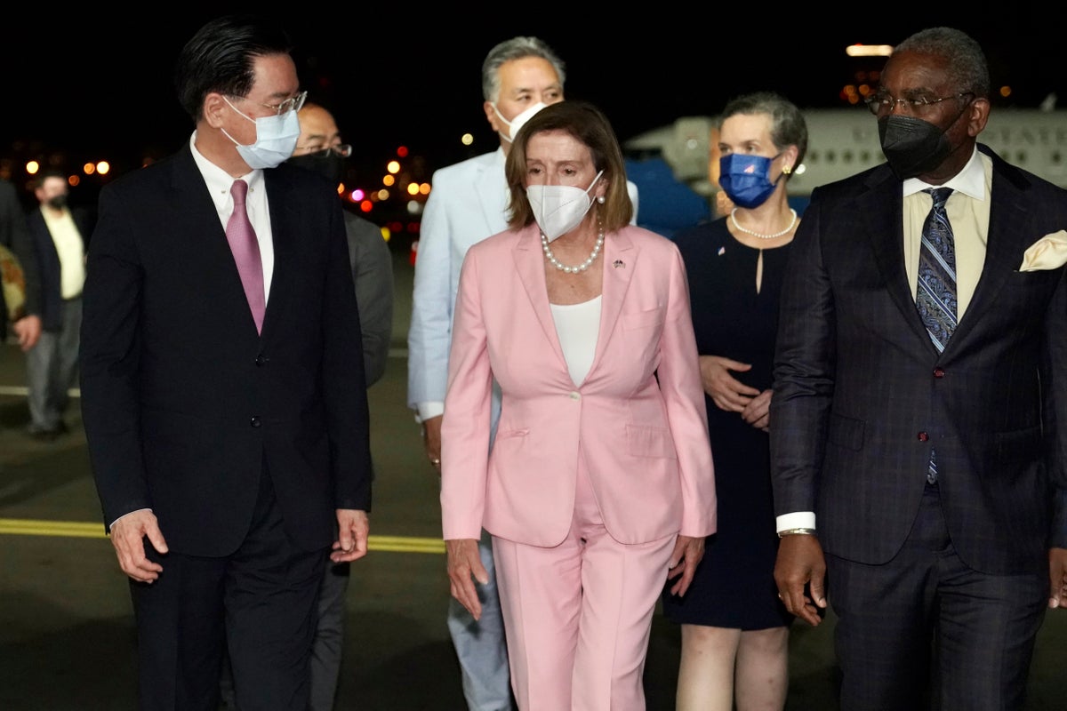 Pelosi Taiwan visit – live: GOP offers rare praise of Speaker as China lashes out
