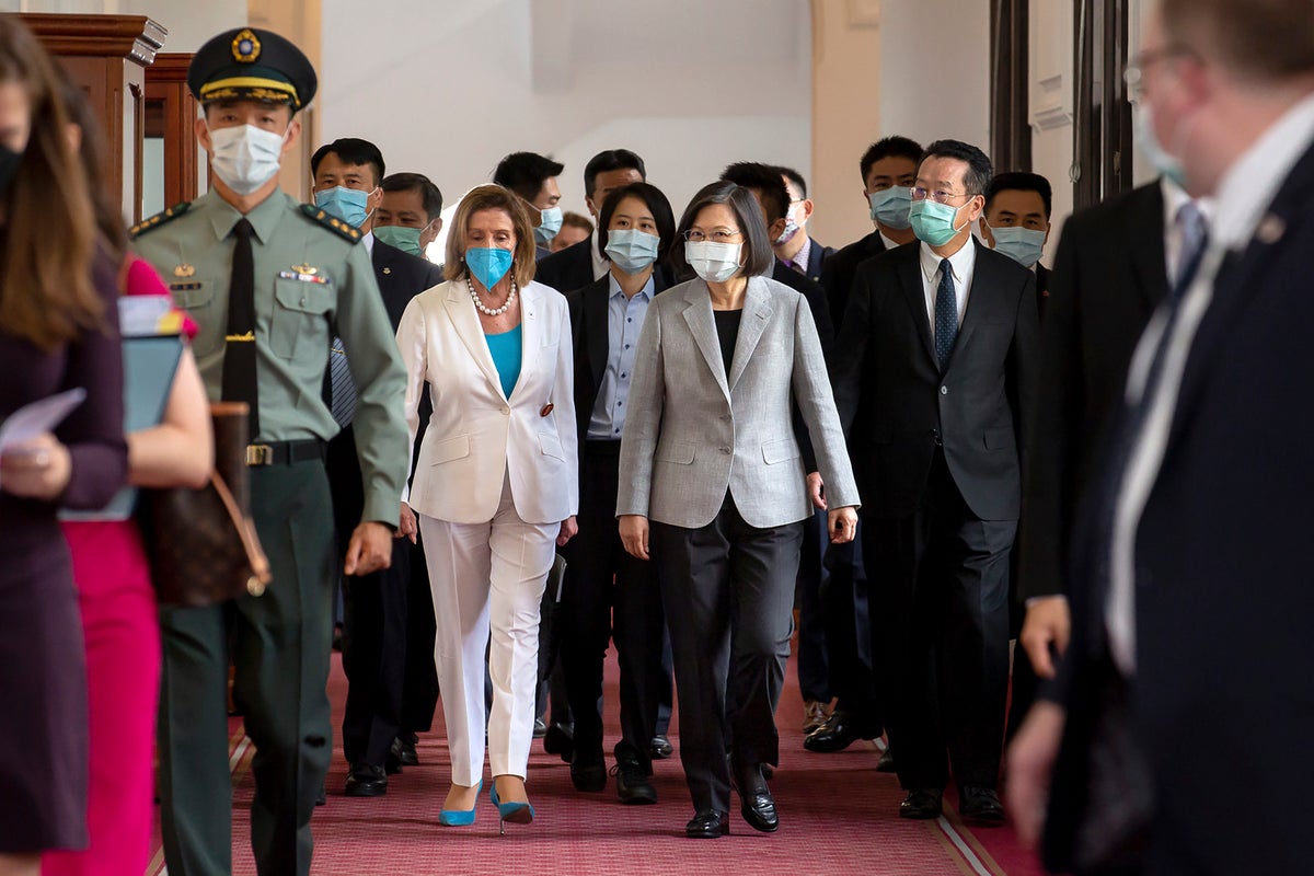 Pelosi, Çin protestoları sırasında ABD'nin Tayvan'ı terk etmeyeceğini söyledi