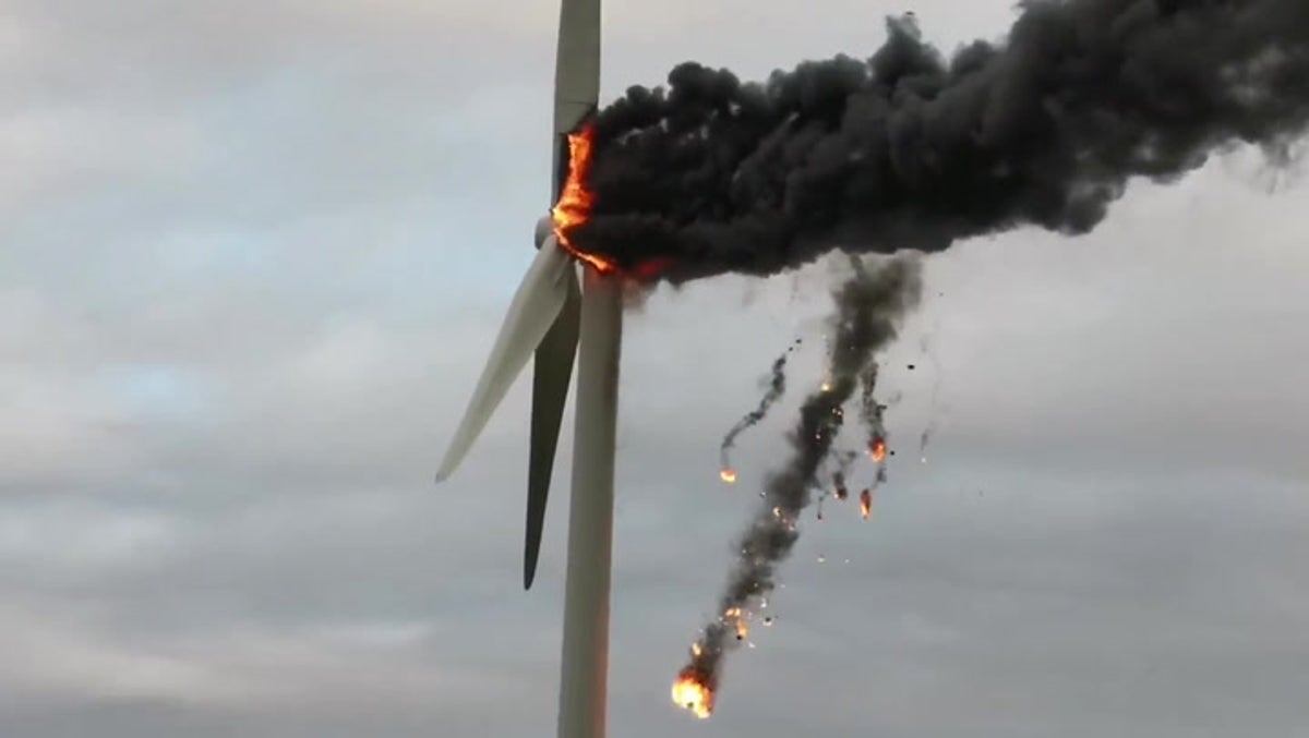Hull wind turbine catches fire and billows thick black smoke