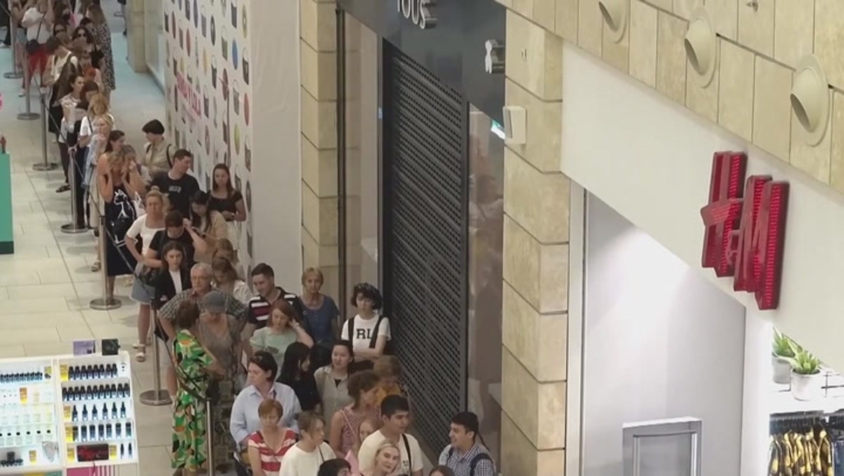 Long queues snake outside H&M in Moscow as clothing retailer pulls out of Russia